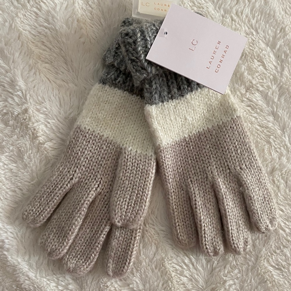 🤍 Lauren Conrad super pretty gloves 🤍